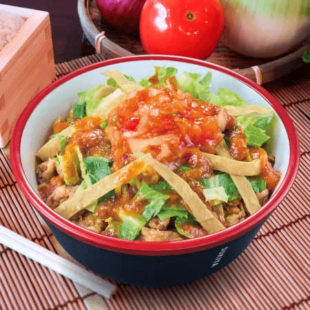 Gyudon Azteca con Salsa Mexicana