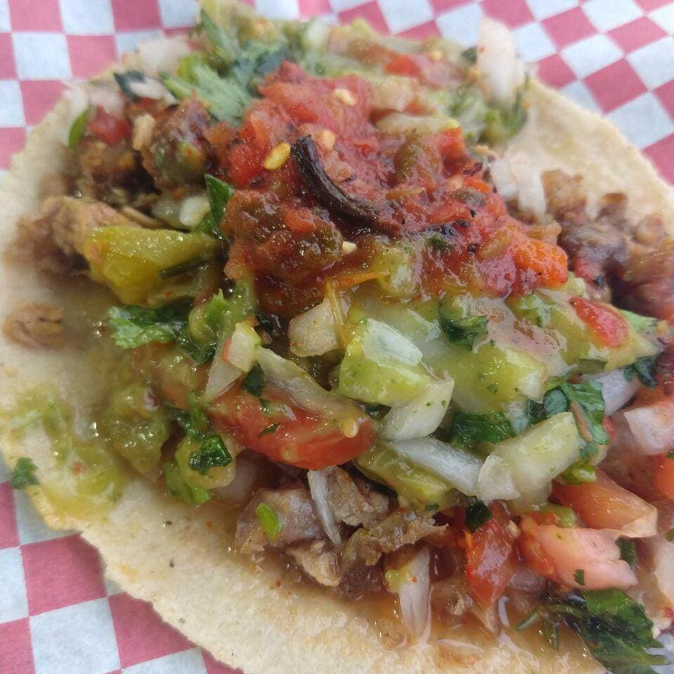 10 TACOS A ELEGIR + 1 AGUA FRESCA