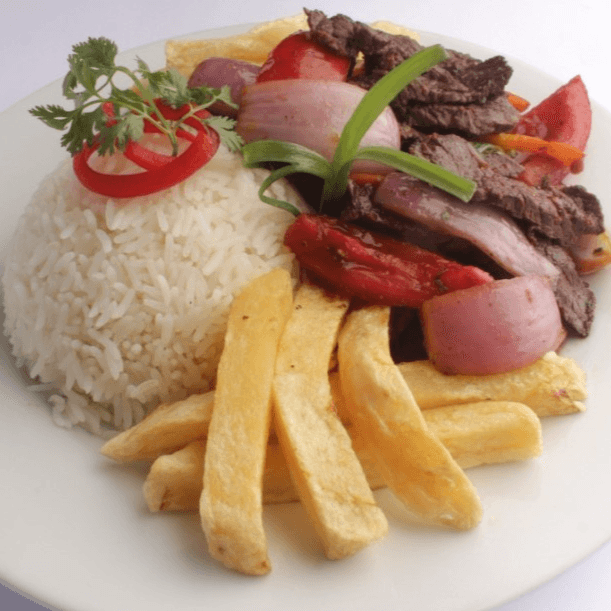 Lomo Saltado + Bebida del Día