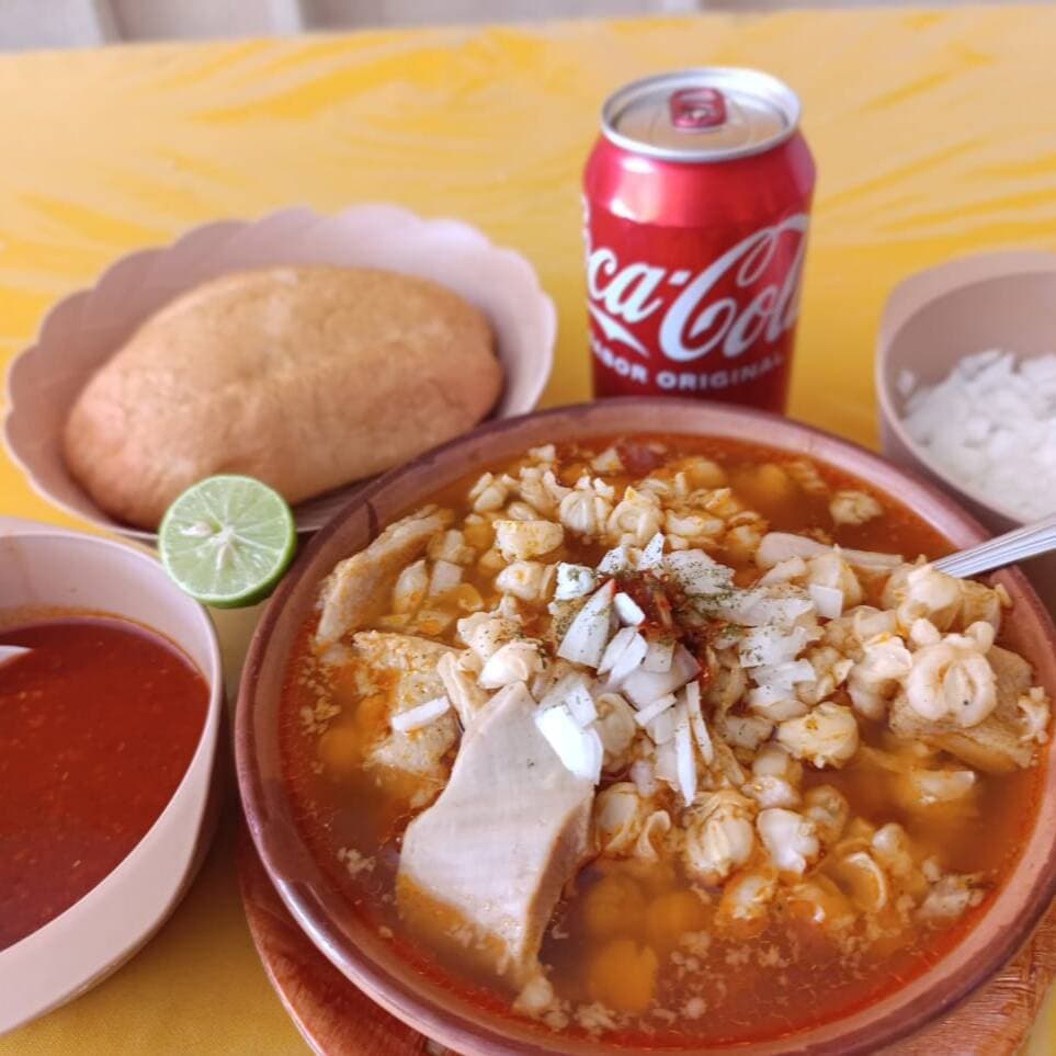 LITRO DE MENUDO CON UN PAN Y SODA 355ML