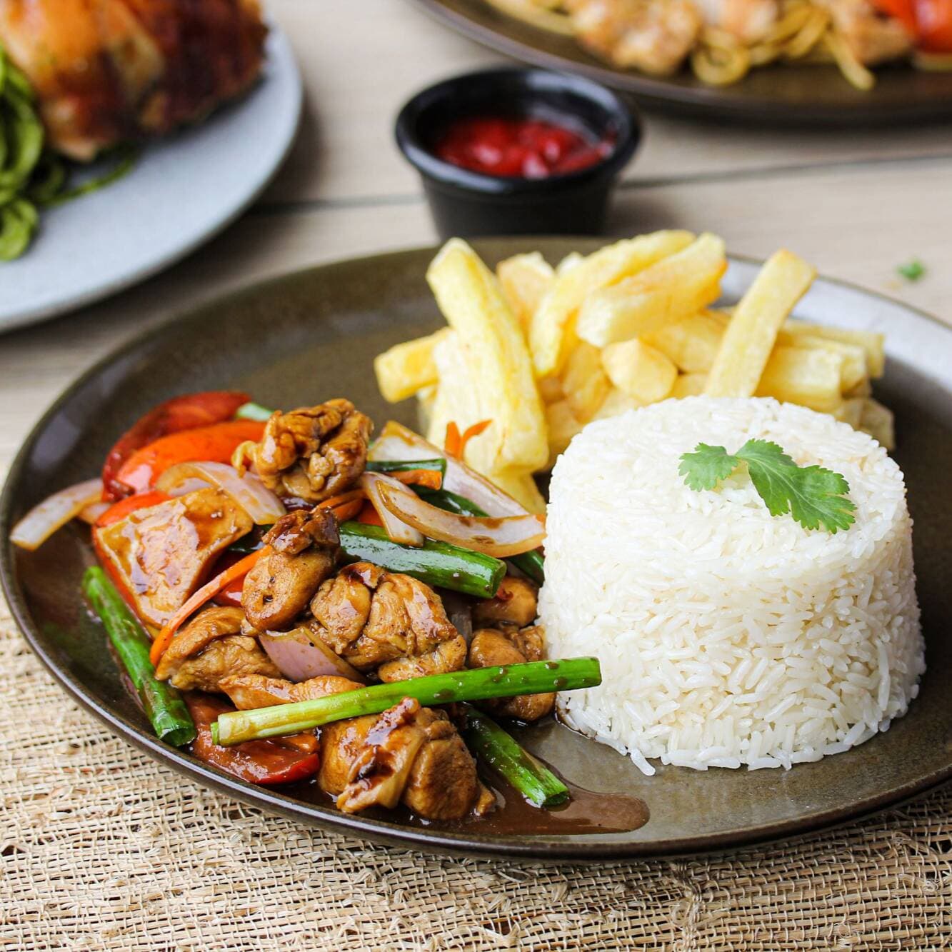 Pollo Saltado