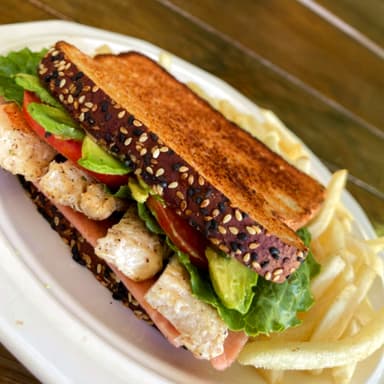 Sándwich con Todo + Papas Fritas