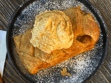 Strudel de Manzana con Helado
