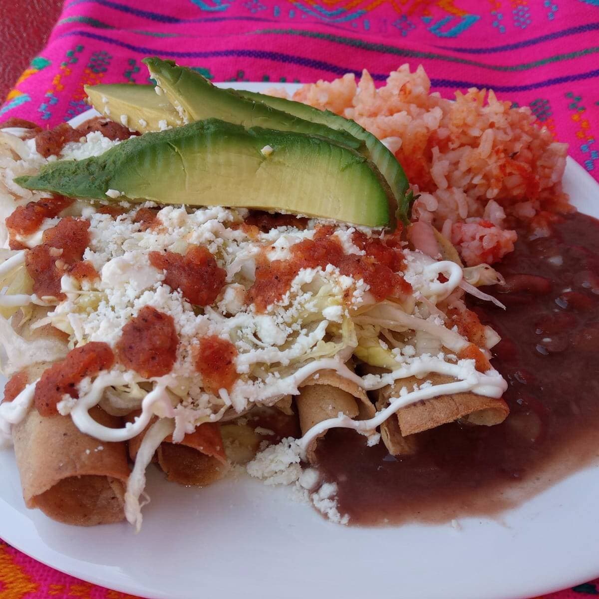 Tacos Dorados de Pollo