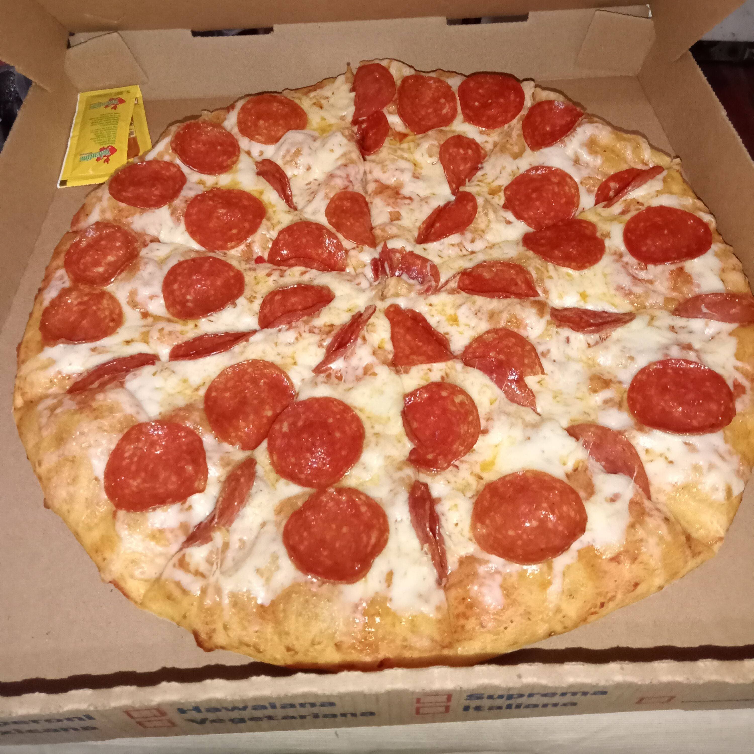 Pizza pepperoni mediana