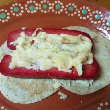Salchicha Asada con Queso