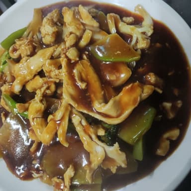 Chop Suey en Salsa con Pollo鸡肉烩面