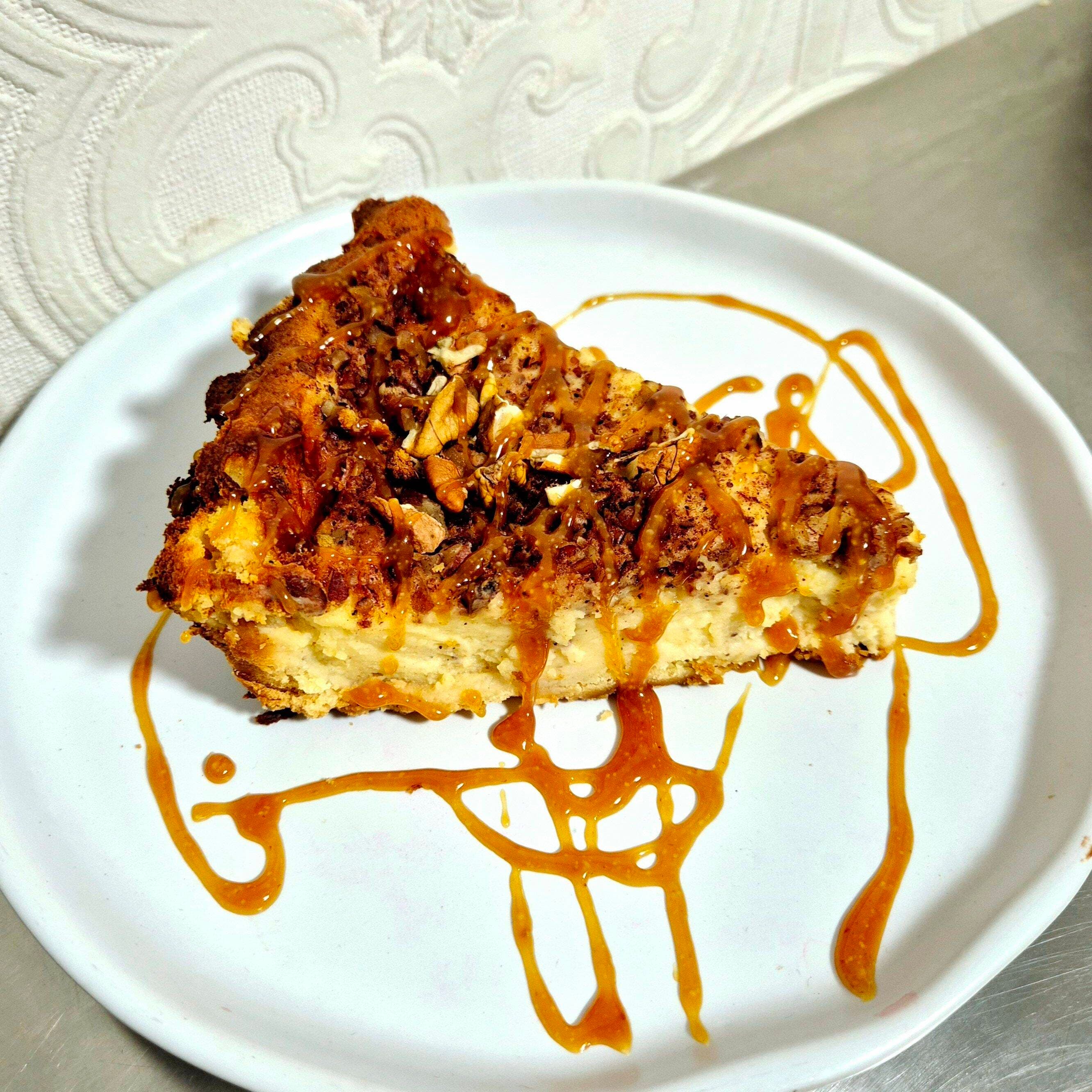 Pay De Manzana Queso Con Crujiente de Nuez y Canel