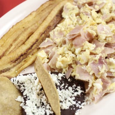 HUEVOS REVUELTOS AL GUSTO
