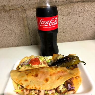 Combo #3  Taco, Quesadilla y Coca Cola