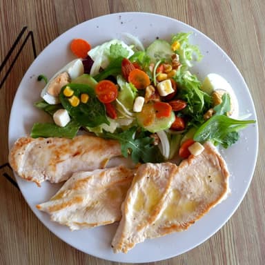 Pechuga de Pollo a la Plancha con Ensalada