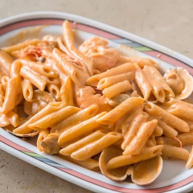 Crema de Mariscos y Jugo de Tomate