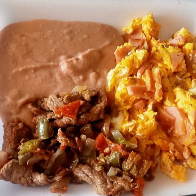 Desayuno Huevo Algusto con Guiso