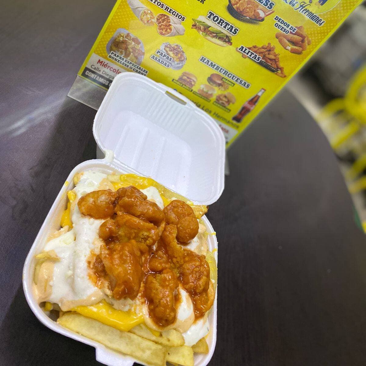 Papas Especiales con Boneles BBQ Picante