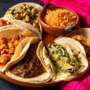 TACOS DE GUISADO
