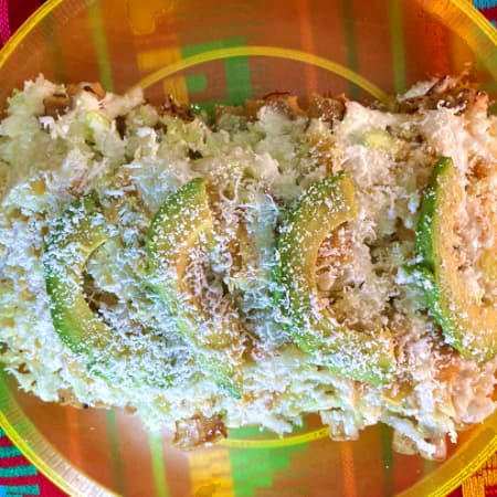 6 Flautas con Carne de Res Deshebrada Antojitos