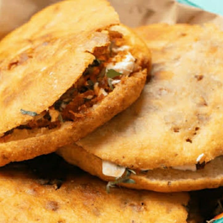 2 GORDITAS + AGUA DEL DIA