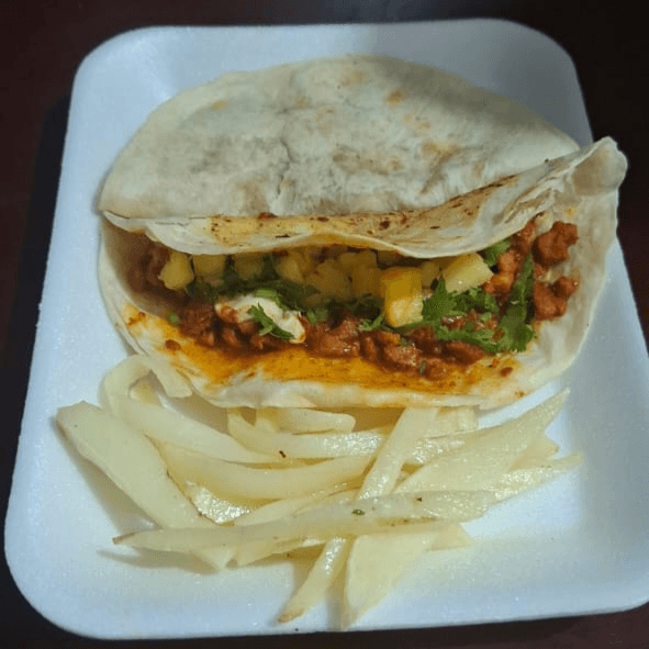 Tacos de pastor de tortilla de harina con queso
