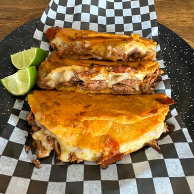 3 Dorados más Consomé