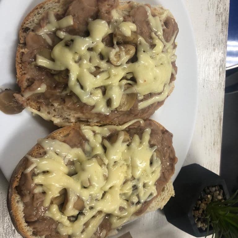 Molletes con Champiñones