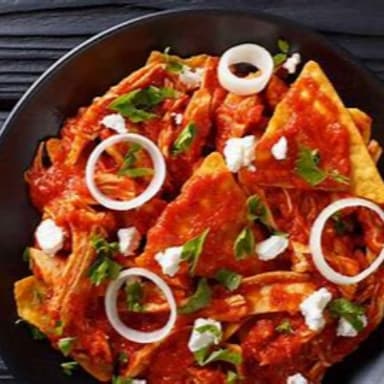 Chilaquiles con Adobada*