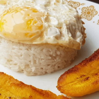 Arroz a la Cubana + Bebida