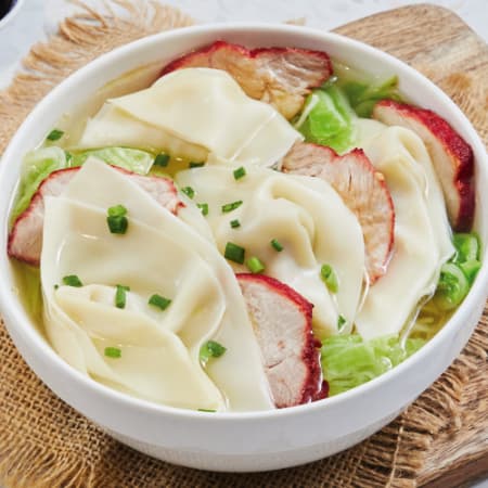 Sopa Wantán con Chancho Asado