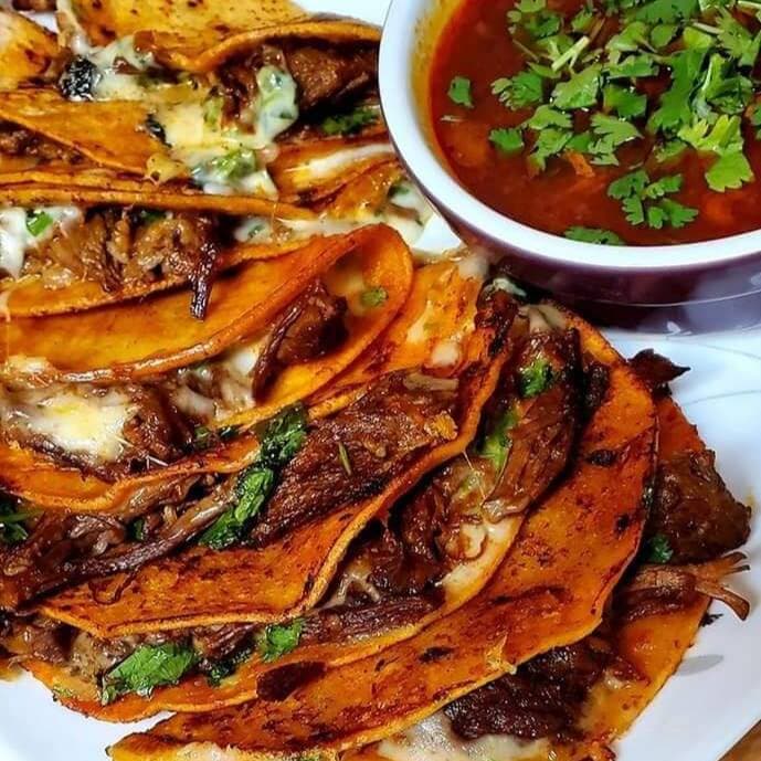8 Tacos de birria hechos de costra
