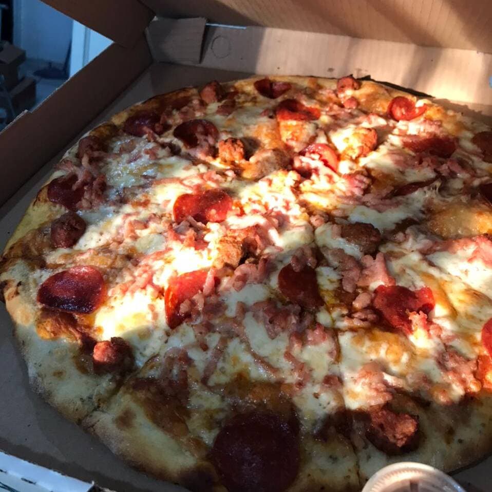 Pizza Tres Carnes Grande