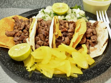Tacos de Carne Asada en Tortilla Mixta