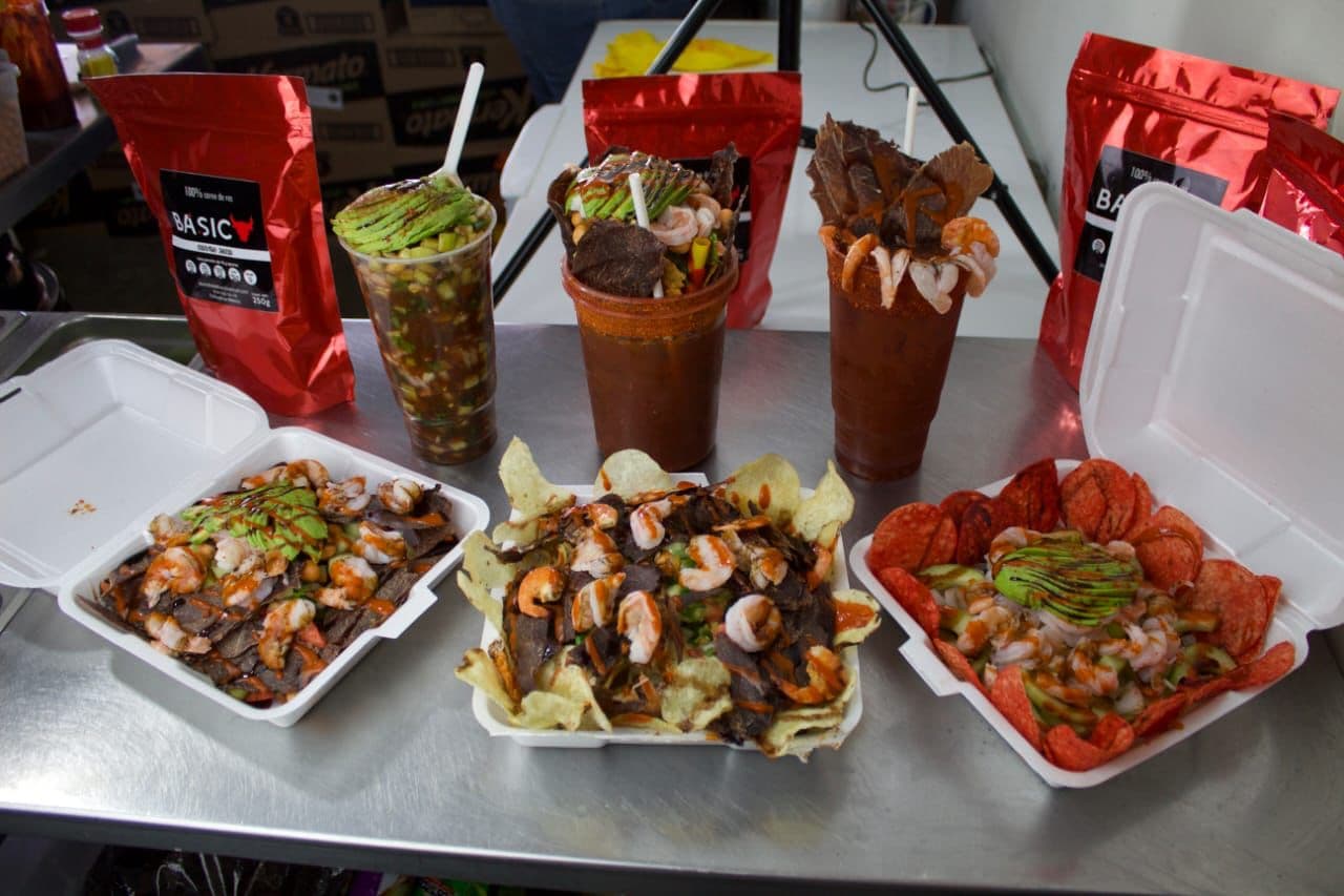 La Reyna De La Cruda by El Caminero Mariscos