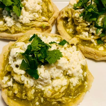garnachas en salsa verde