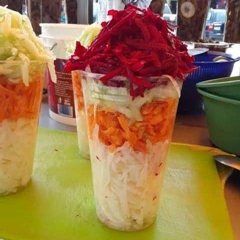 Vaso con jícama, pepino, zanahoria y betabel