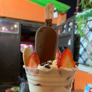 Fresas con Crema y Mini Magnum Tamaño Tradicional