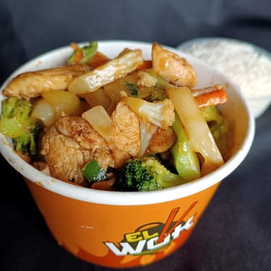 Pollo con verduras en salsa de ostión