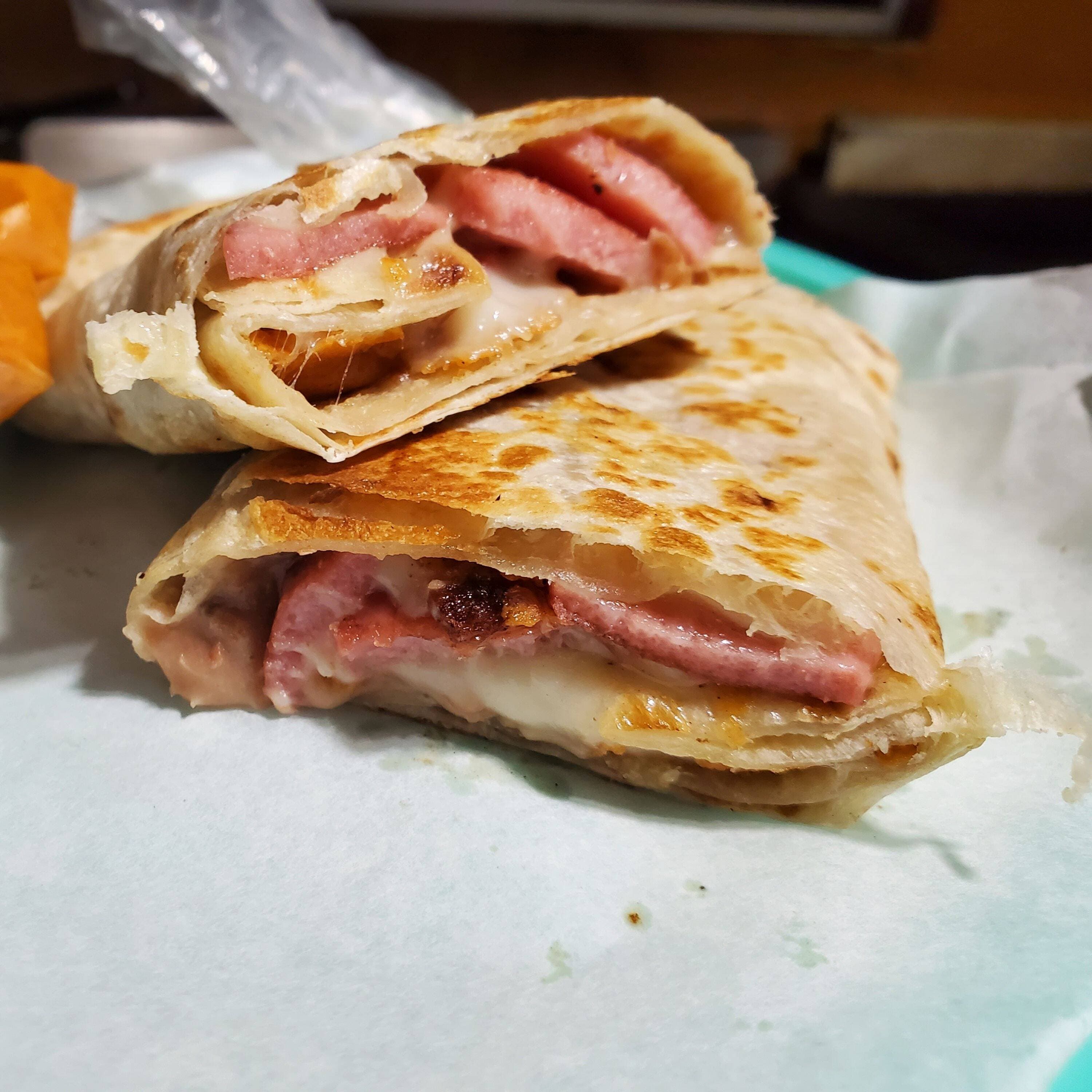 BURRITO JAMON A LA MEXICANA HUEVO QUESO AMARILLO