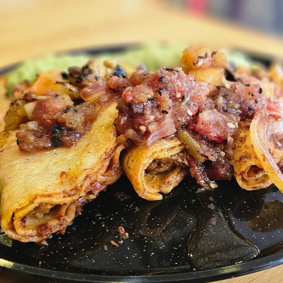 Combo 5 Tacos al Vapor + 1 Botella Agua de Sabor
