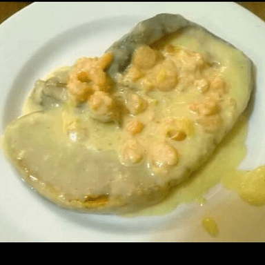 Pechuga en salsa de camarón