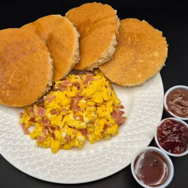 Hot Cakes Adorables y Huevos al Gusto