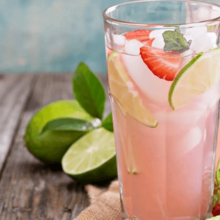 Agua de Limón y Fresa