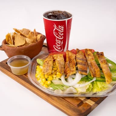 Ensalada del Sur con Pollo y Refresco 600 Ml.