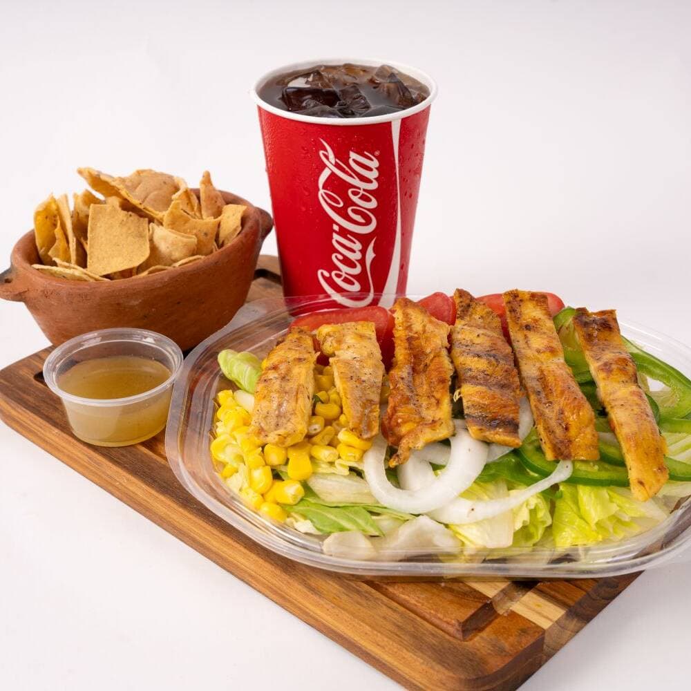 Ensalada del Sur con Pollo y Refresco 600 Ml.