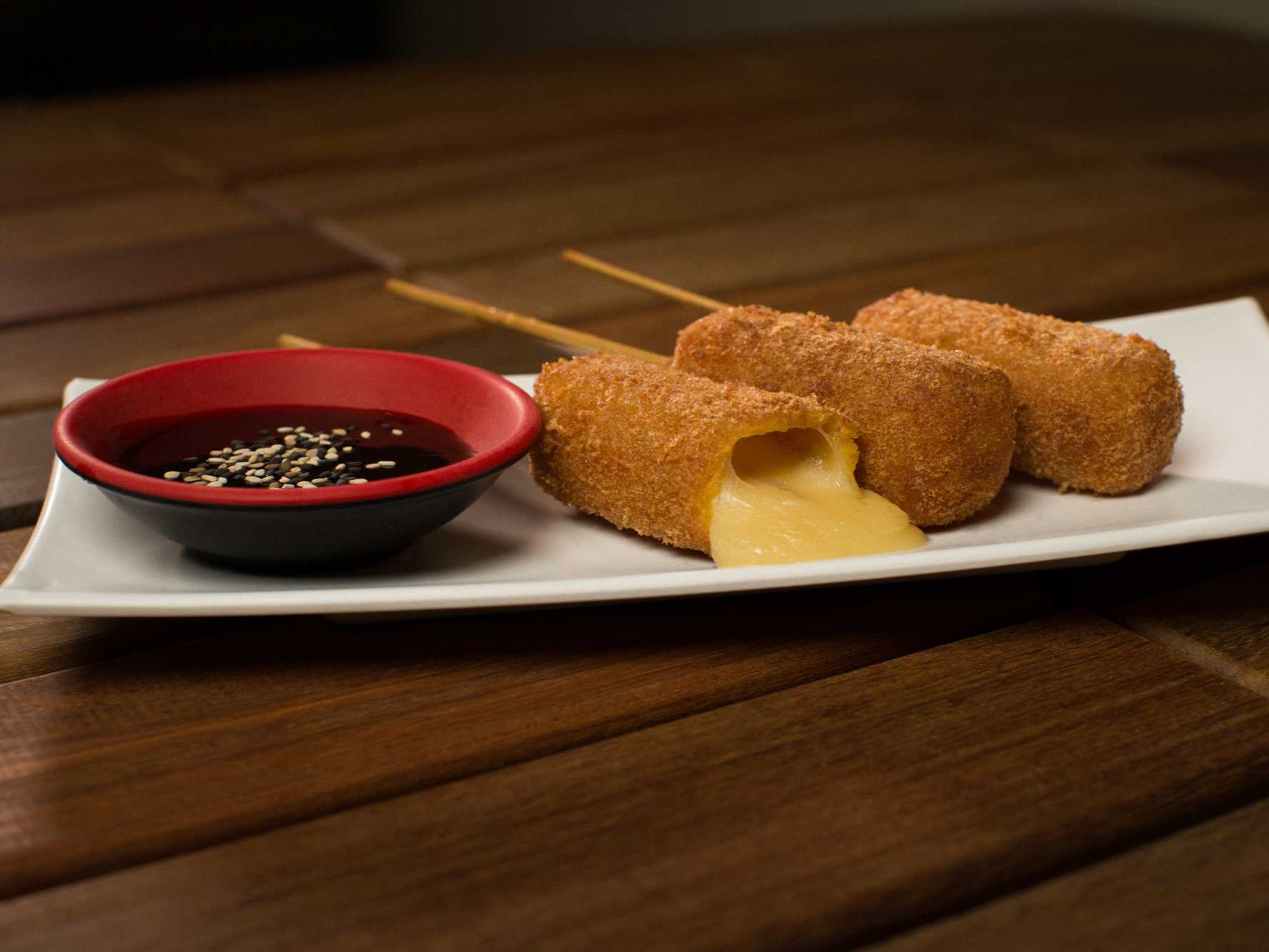 Kushiage de Salmon Aumado y Queso Crema