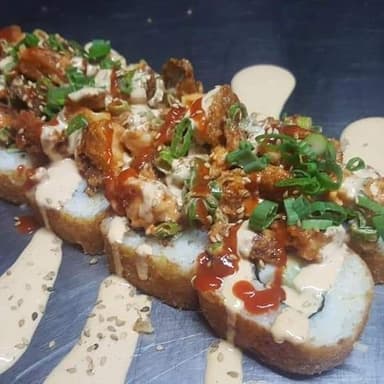 Combo 1 Rollo a Elección + Porción de Yakimeshi
