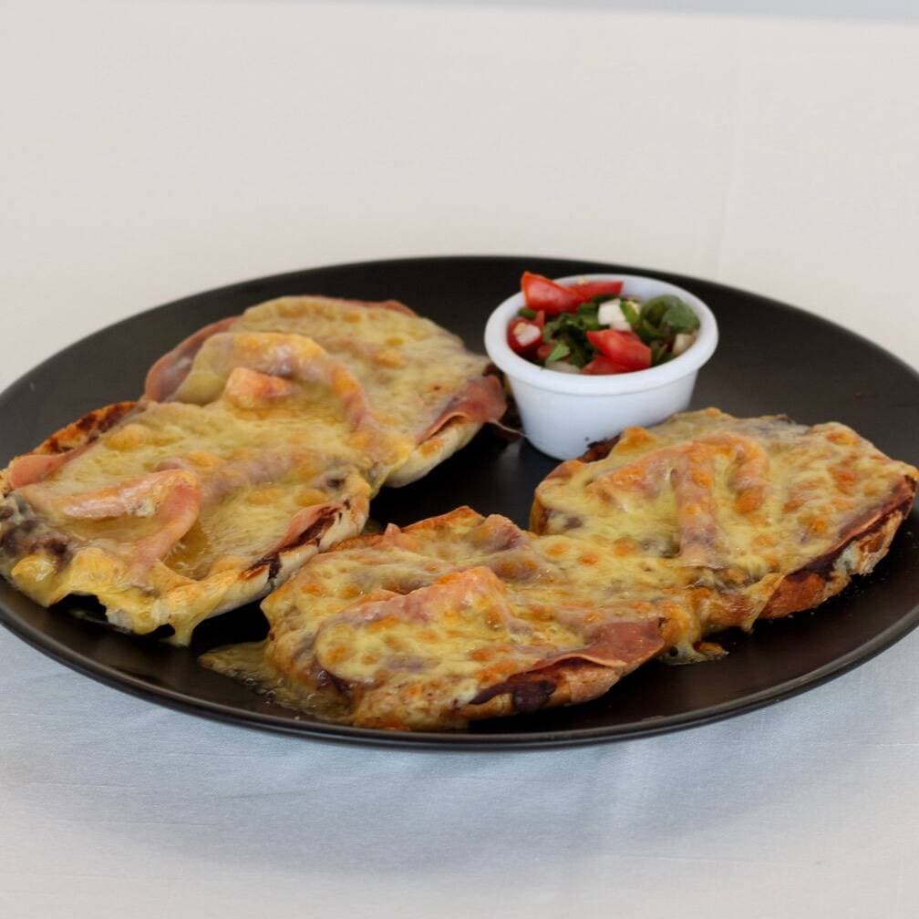Molletes con Jamón