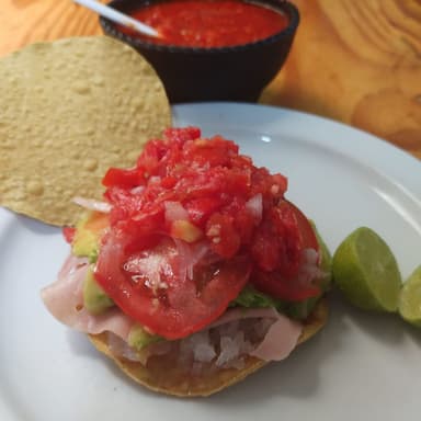 Tostada de Cueritos con Jamón