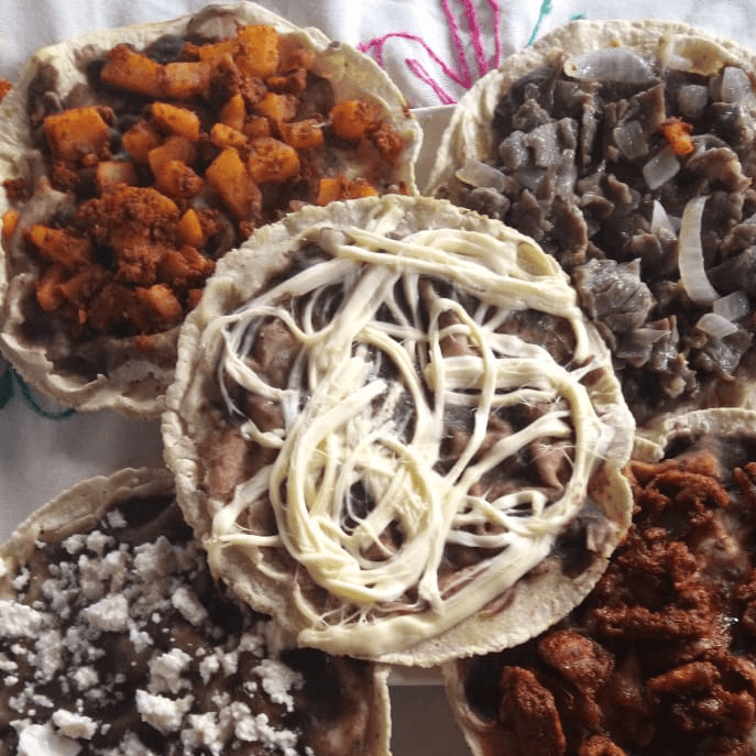 Memela de Chorizo con Papa