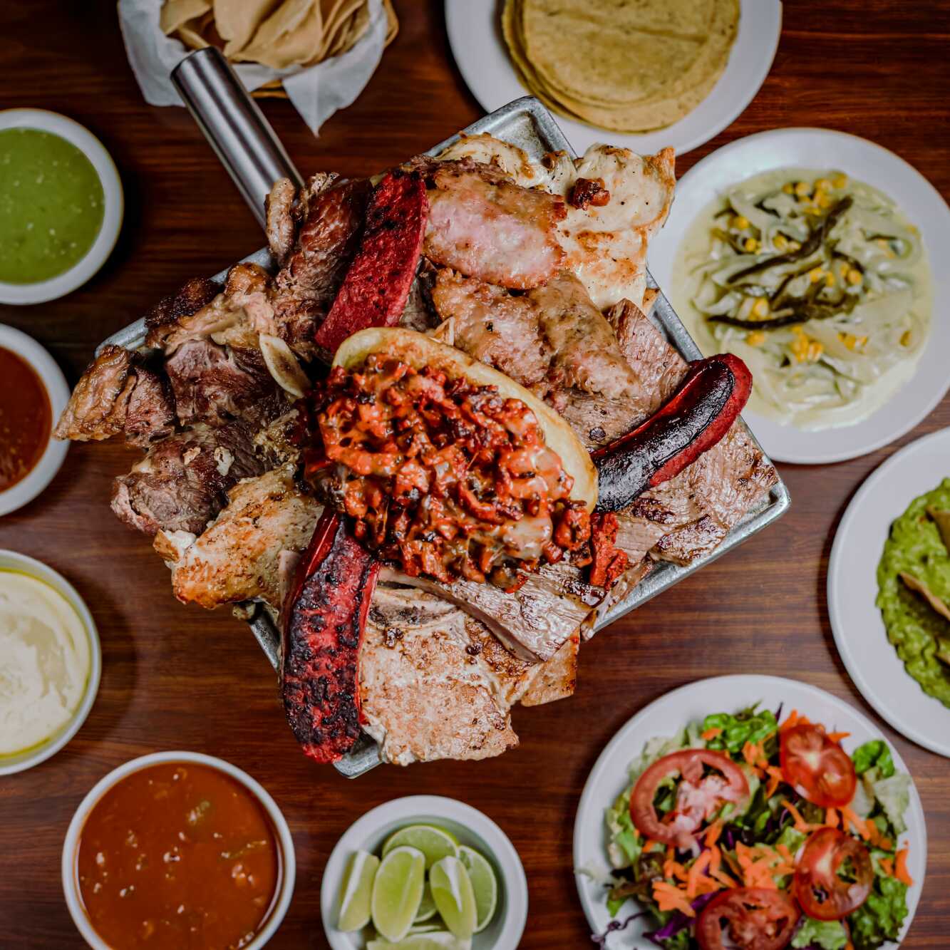 Parrillada Mixta + 3 Aguas Frescas (500ml)