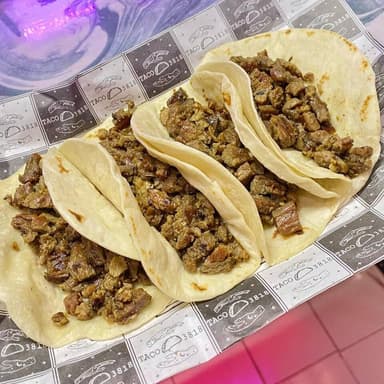 4 TACOS DE ASADA (HARINA) + COCA COLA