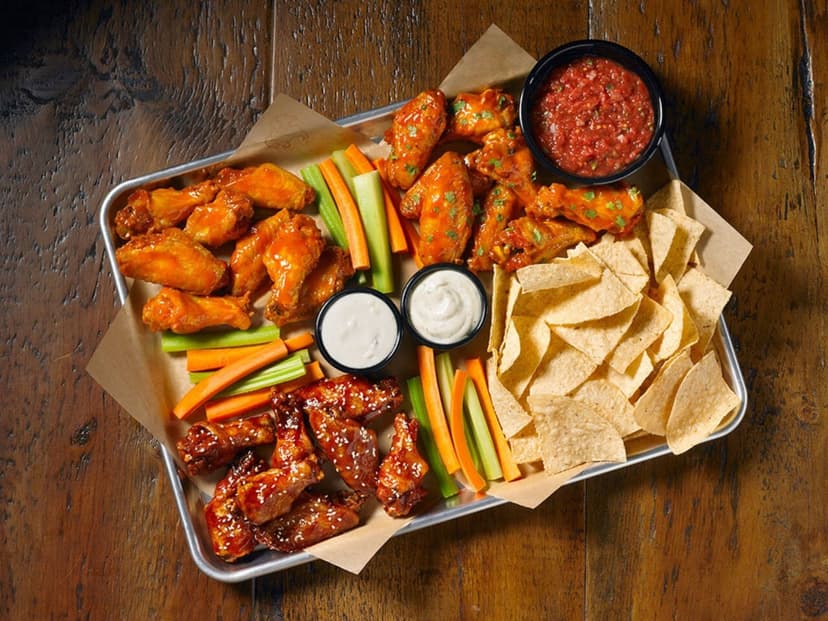 Hunh´s Alitas, Boneless & Papas